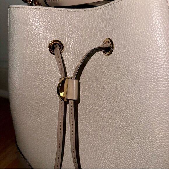 Michael Kors Mercer Gallery Medium Two-Tone Pebbled Leather Shoulder Bag - Picture 10 of 16